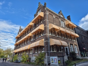Metis Montessori Lyceum voorzien van nieuwe markiezen